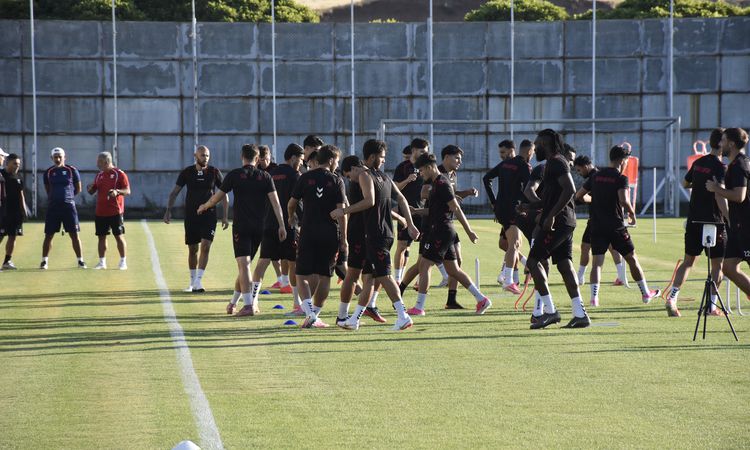 Sıcak Gündem: Sivasspor Teknik Direktörü İsmet Taşdemir: 'İyi Bir Oyun Sergiledik, Üstüne Katarak Devam Edeceğ