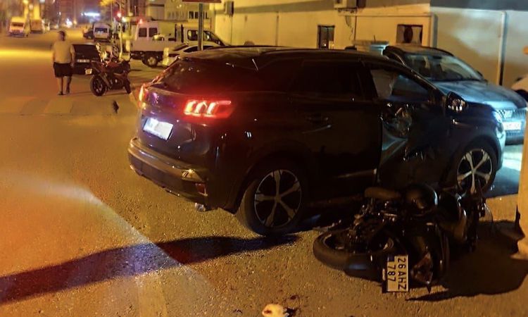 Sivrihisar’da otomobil ile motosiklet çarpıştı, 2 kişi yaralandı - Son Dakika Haberleri: Gelişmeler Takip Edil