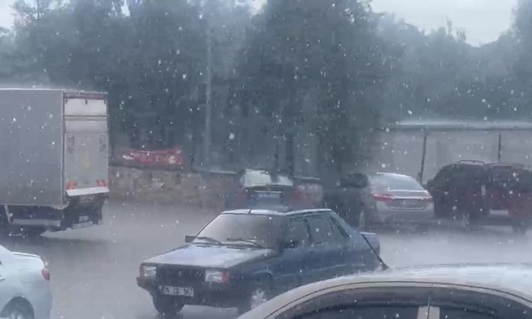 Gündemden Son Bilgiler: Sivrihisar'da Sağanak Yağmur Sıcağı Bitirdi - Son Dakika