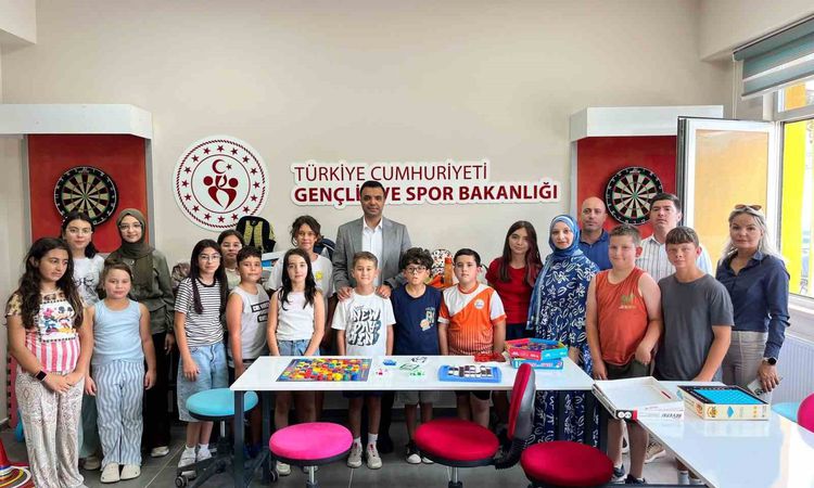 Kritik Açıklama: Söğüt Kaymakamı Yayabaşı, Gençlik Merkezi'nde Öğrencilerle Bir Araya Geldi - Son Dakika Haber