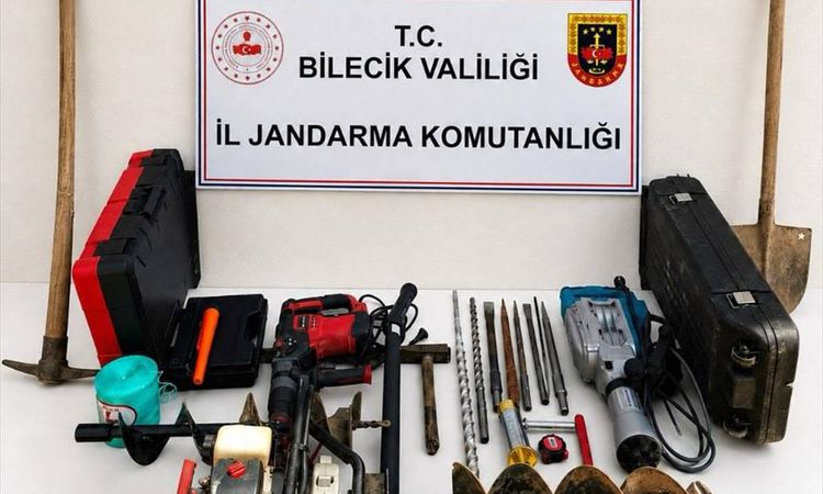 Son Gelişme: Söğüt'te kaçak kazı baskınu: 5 gözaltı - Son Dakika Haberleri - Son Dakika Bilgileri