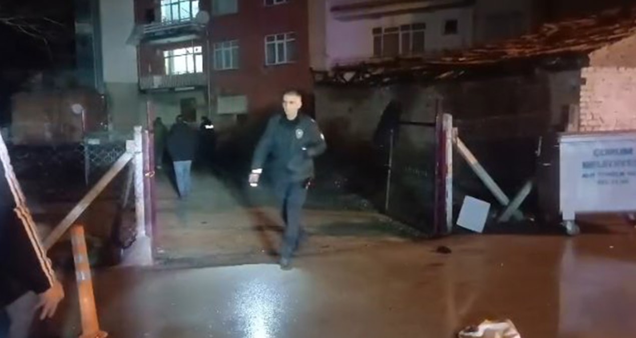 Gündemden Son Bilgiler: Sokak ortasında 2 kişi bacaklarından vuruldu - Haberleri - Son Dakika Bilgileri