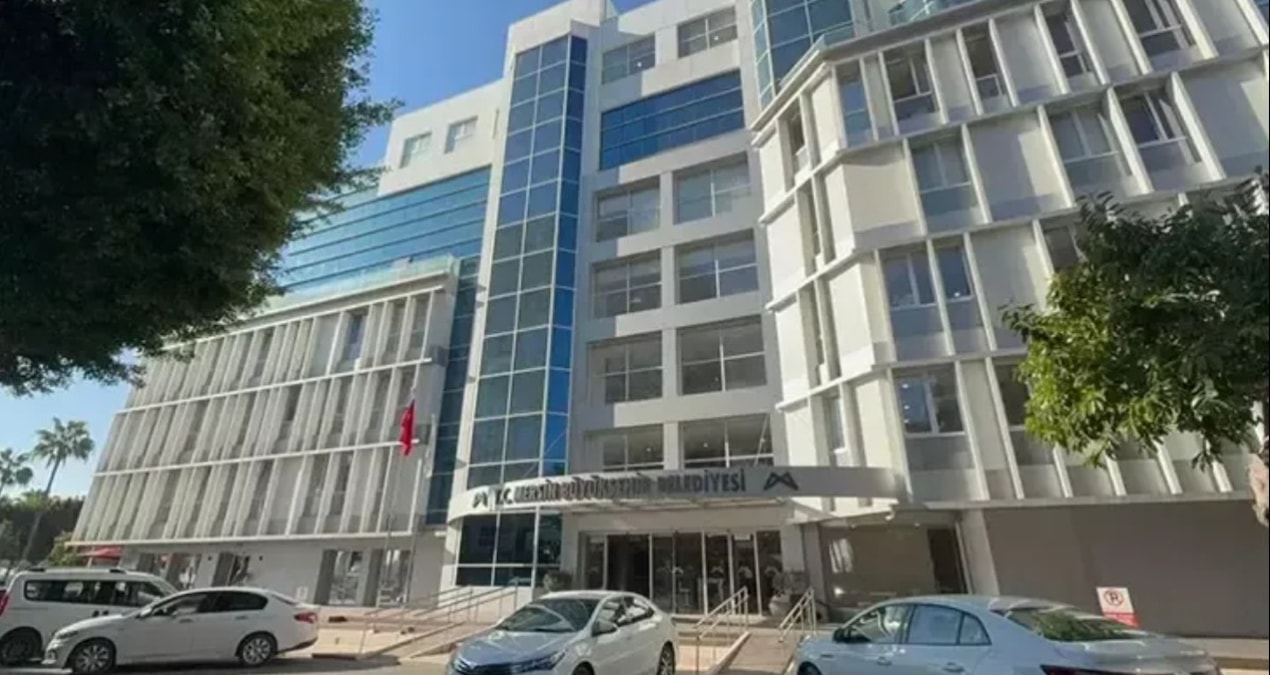 Sıcak Gündem: SON DAKİKA: Mersin Büyükşehir Belediyesi'ne operasyon: Gözaltılar var - Haberleri