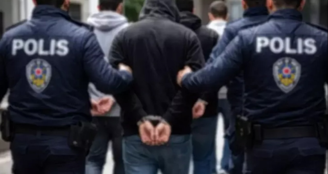 Ayrıntılar Netleşti: SON DAKİKA: Yasa dışı bahis çetelerine dev darbe: 5.3 milyar TL'lik vurgunda 118 şüpheli