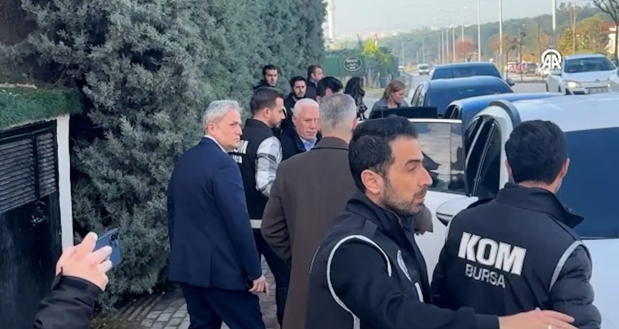 Son Gelişme: Son dakika...Bursa Büyükşehir Belediye Başkanı Mustafa Bozbey yakalanarak gözaltına sevk edildi -