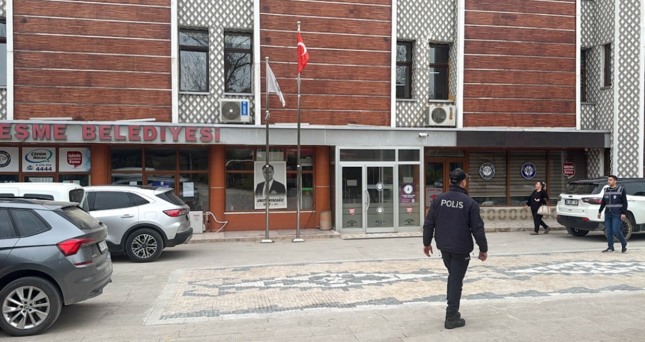 Son Gelişme: Eşme Belediyesi'ne operasyon: Başkan Yılmaz Tozan yakalanarak gözaltına sevk edildi - Son Dakika