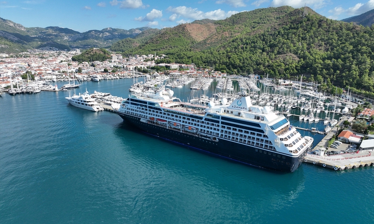 Son Gelişme: 668 yolculu Azamara Onward kruvaziyeri Marmaris Limanı'na yanaştırıldı: Gelişmeler Takip Ediliyor