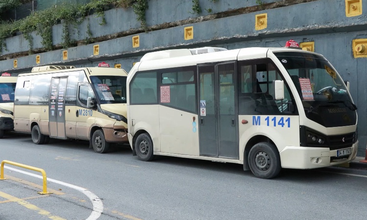 Son Gelişme: A47 minibüs şoförleri İBB önünde kontak kapattı, hattın kapatılmasını istedi: Gelişmeler Takip Ed