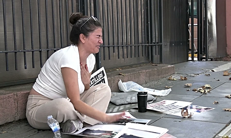 Son Gelişme: Adalet Bakanlığı önünde Ezgi Apartmanı kararı protestosu 3. gününde - Son Dakika Bilgileri