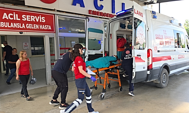 Son Gelişme: Adana Kozan'da 15 yaşındaki motosiklet sürücüsü ticari araçla çarpışıp ağır yaralandı - Son Dakik