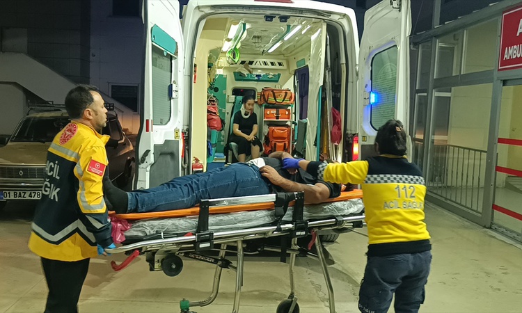 Son Gelişme: Adana Kozan'da otomobil park halindeki kamyonete çarptı, 2 kişi yaralandı | İşte Tüm Ayrıntılar