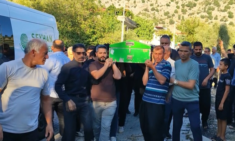 Son Gelişme: Adana Kozan'da otomobile çarpan motosiklet sürücüsü gözyaşlarıyla toprağa verildi