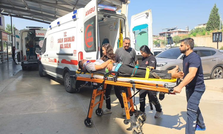 Son Gelişme: Adana'da motosiklet ile bisikletin çarpıştığı kazada 3 kişi yaralandı