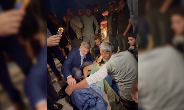 Son Gelişme: Adıyaman'da aracın çarptığı Hakan Ç.'ye ilk yardımı Vali Küçük ve vekil Şan yaptı: Gelişmeler Tak