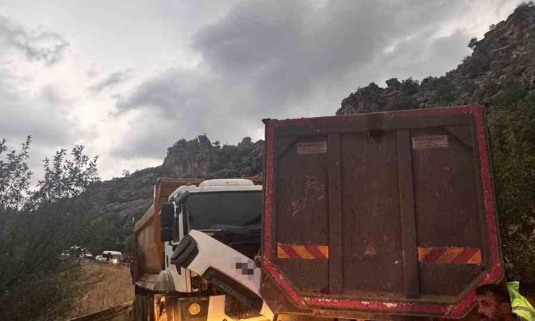 Son Gelişme: Adıyaman-Çelikhan kara yolunda iki kamyon çarpıştı, 2 kişi yaralandı