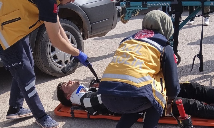 Son Gelişme: Adıyaman Gölbaşı'nda iki otomobilin karıştığı kazada 1 kişi yaralandı.