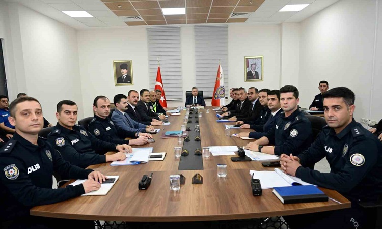 Son Gelişme: Adıyaman İl Emniyet Müdürlüğü'nde 9 aylık değerlendirme toplantısı yapıldı ve Merak Edilenler