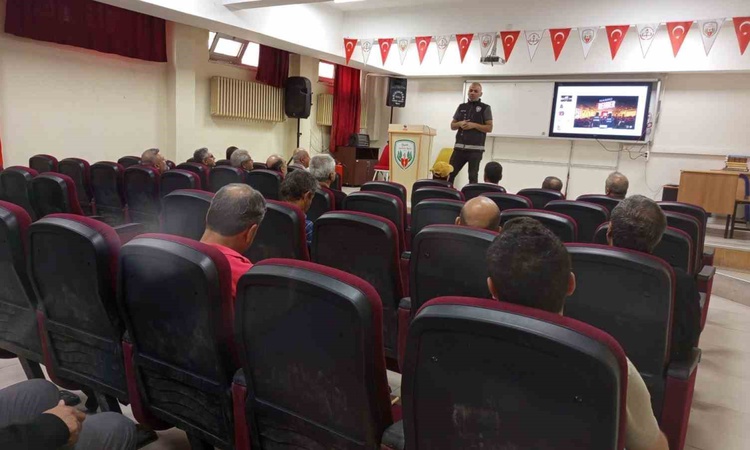 Son Gelişme: Adıyaman'da öğretmenlere uyuşturucu semineri Fatih Anadolu Lisesi'nde verildi - Son Dakika Bilgil