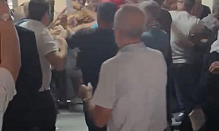 Son Gelişme: Adliye içerisinde taraflar birbirine girdi: Tekmeli yumruklu kavga kameraya yansıdı