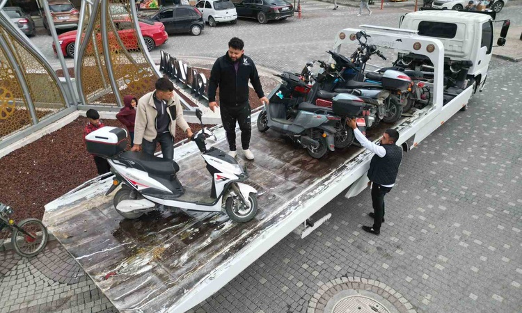 Son Gelişme: Afyonkarahisar Bolvadin'de 41 motosiklet denetlendi, 36'sı plakasız çıktı: Gelişmeler Takip Edili