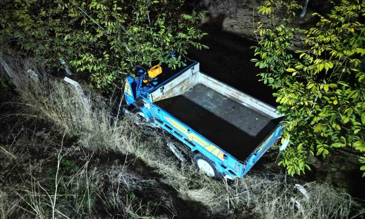 Son Gelişme: Afyonkarahisar Bolvadin'de otomobil patpata çarptı, patpat tarlaya gerileme kaydetti, 4 kişi yara