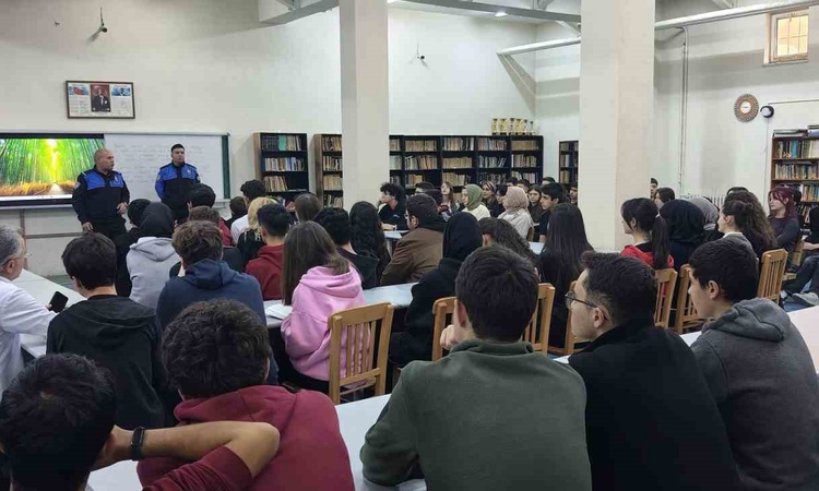 Son Gelişme: Afyonkarahisar'da polis, Afyon Lisesi öğrencilerine güvenlik eğitimi verdi: Gelişmeler Takip Edil