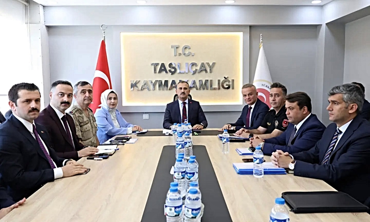 Son Gelişme: Ağrı Valisi Bozkurt başkanlığında, Taşlıçay ilçesinde "Genişletilmiş Güvenlik ve Asayiş Koordinas