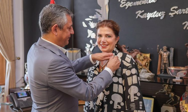 Son Gelişme: Ahmet Taner Kışlalı'nın eşi Nilüfer Kışlalı YENİ Parti'ye katıldı ve Merak Edilenler