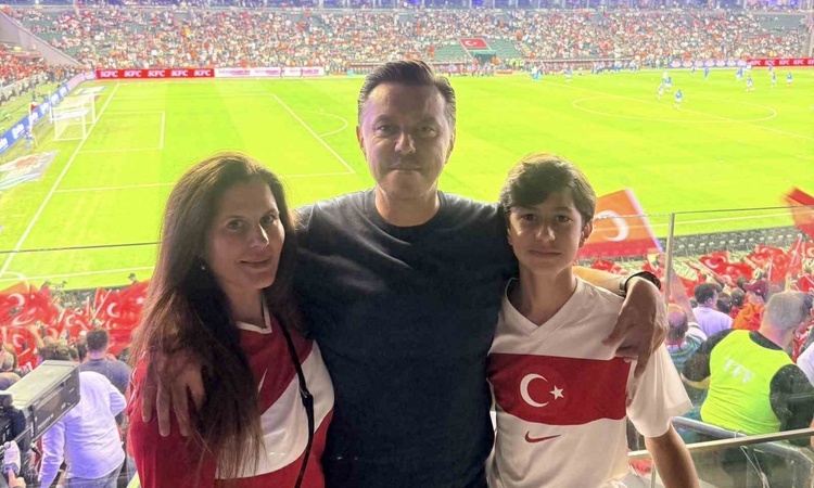 Son Gelişme: AK Partili Hatipoğlu, Fransa'ya 1-0 yenilen milli maçı tribünden izledi