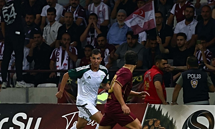 Son Gelişme: Aliağa Futbol, Elazığspor'a 5-0 yenilerek liderliği rakibine kaptırdı - Son Dakika Bilgileri