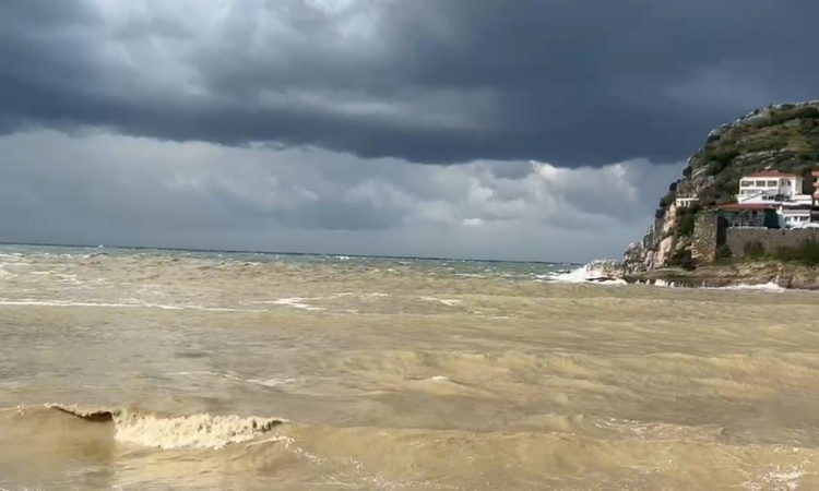 Son Gelişme: Amasra'da sabah fırtına öğleden sonra yerini güneşe bıraktı, sıcaklık 4 derece arttı ve Merak Edi
