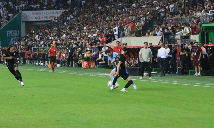Son Gelişme: Amed Sportif Faaliyetler 1-1 Trabzonspor: İlk Yarıda Goller ve Kurtarışlar