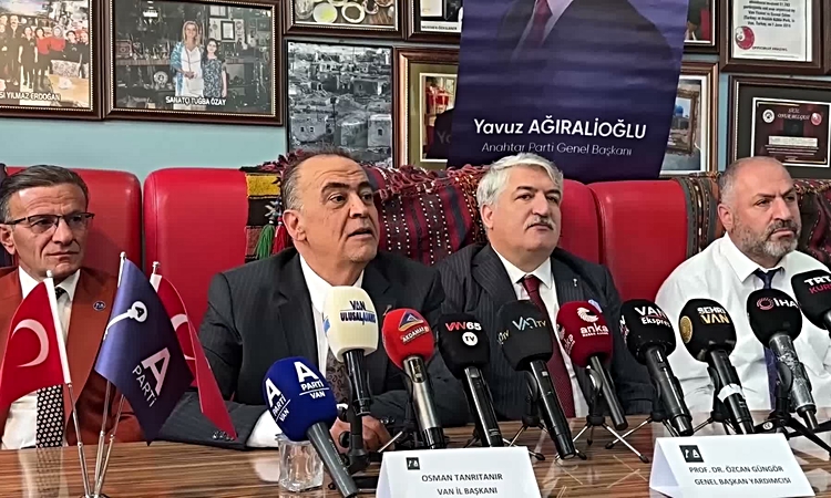 Son Gelişme: Anahtar Parti’den Öcalan tepkisi: “Teröristsiz Türkiye’ye evet, Öcalan’ın lider gösterilmesine ha