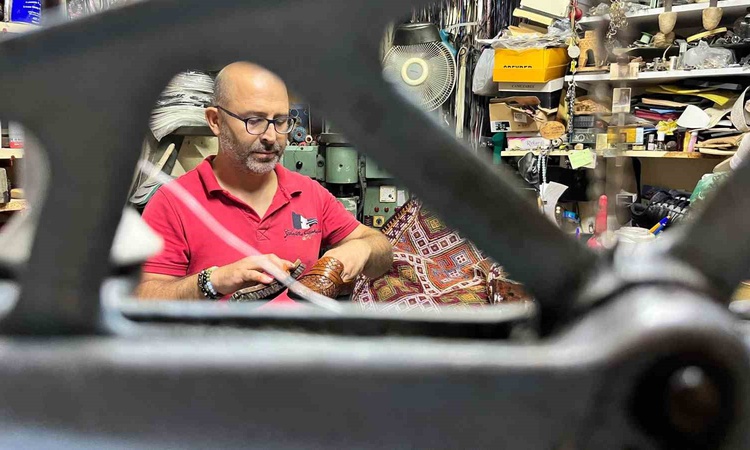 Son Gelişme: Antalya Alanya'da 28 yıldır ayakkabı tamir eden Bilal Baykara çırak bulamıyor: Gelişmeler Takip E