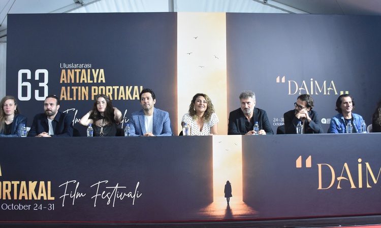 Son Gelişme: Antalya Altın Portakal'da Hakikatin Ölümü'nün dünya prömiyeri yapıldı: Gelişmeler Takip Ediliyor