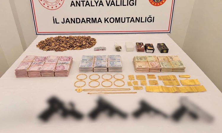 Son Gelişme: Antalya Kepez'de jandarma operasyonunda 4 ruhsatsız tabanca ele geçirildi - Son Dakika Bilgileri