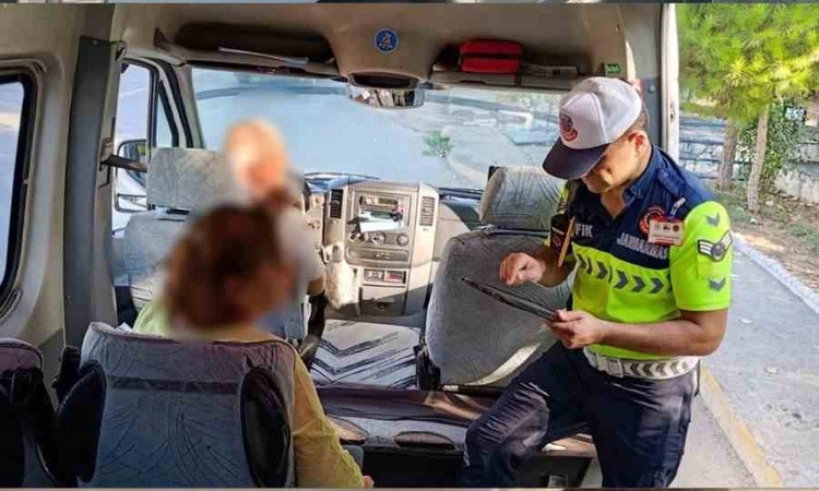 Son Gelişme: Antalya'da okul servisi denetiminde 3 bin 672 araç denetlendi, 8'i trafikten men edildi - Son Dak