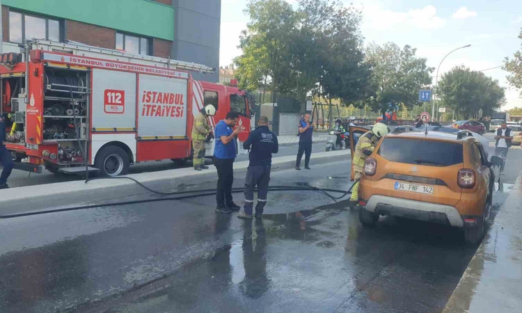 Son Gelişme: Avcılar'da park halindeki araçta çıkan yangını Yunus ekipleri kontrol altına aldı | İşte Tüm Ayrı