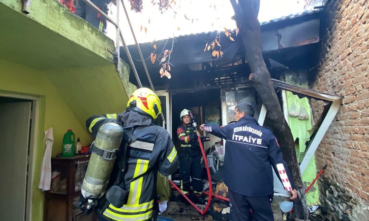 Son Gelişme: Aydın Nazilli'de yanan evden 86 yaşındaki adam kendi imkanlarıyla kurtuldu