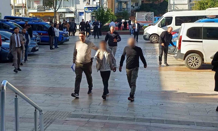Son Gelişme: Aydın'da polisin dur ihtarına uymayan şüpheli, camı kıran müdahaleyle yakalanarak gözaltına sevk