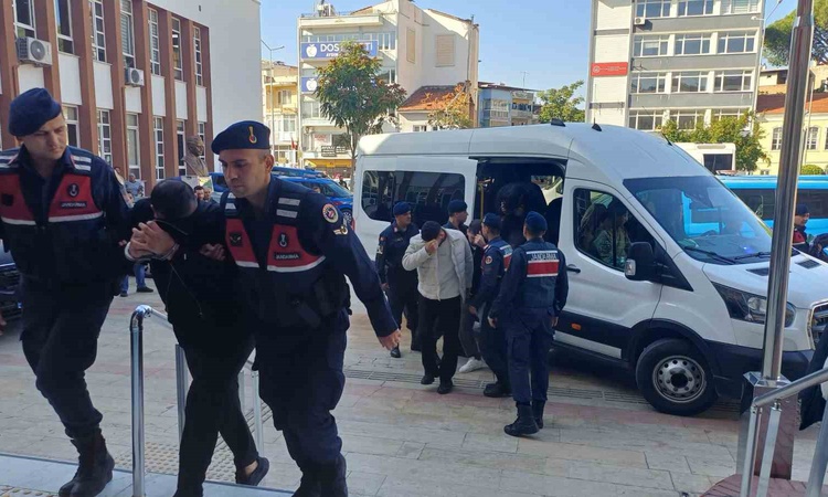 Son Gelişme: Aydın'da uyuşturucu operasyonunda gözaltına alınan 71 şüpheliden 3'ü hakkında tutuklama kararı ve