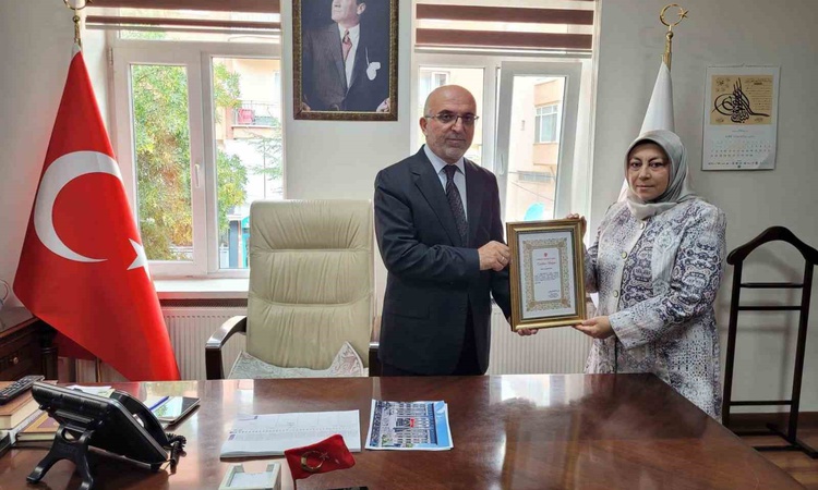 Son Gelişme: Ayşegül Kurt, emekli ikramiyesinin tamamını müftülük binası için TDV'ye bağışladı: Gelişmeler Tak