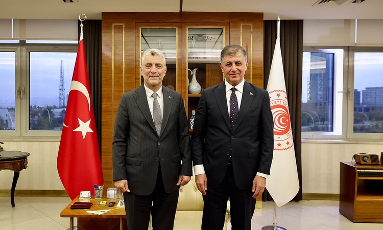 Son Gelişme: Bakan Bolat, İzmir Başkanı Tugay'ı ağırlayıp AK Parti ailesine hoş geldiniz dedi: Gelişmeler Taki