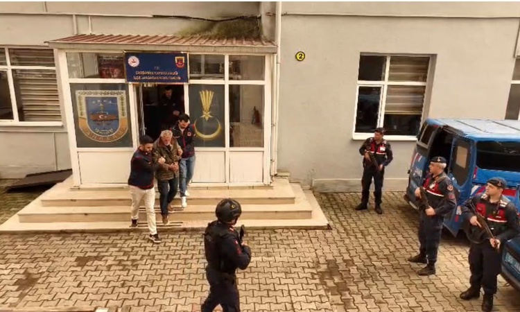 Son Gelişme: Bakan Gürlek, Samsun Çarşamba'da 2013 cinayetinde 2 şüphelinin tutuklandığını tüm detaylarıyla pa