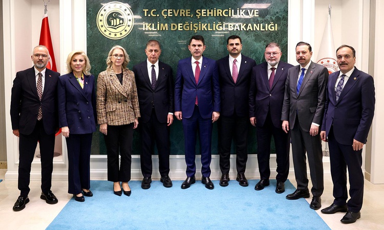 Son Gelişme: Bakan Kurum, Cemil Tugay ve AK Parti heyetini kabul etti - Son Dakika Bilgileri