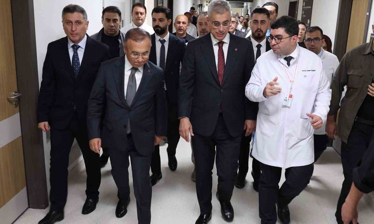 Son Gelişme: Bakan Memişoğlu, bıçaklı saldırıya uğrayan vekil Meriç'i hastanede ziyaret etti | İşte Tüm Ayrınt