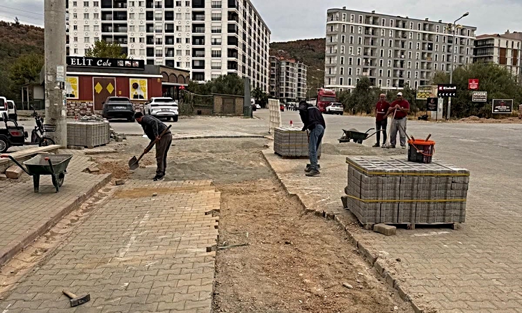 Son Gelişme: Balıkesir Edremit Kadıköy'de 20140. Sokak'ta yol bozulmaları gideriliyor | İşte Tüm Ayrıntılar