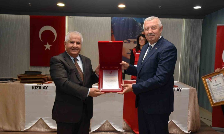 Son Gelişme: Balıkesir'de Okulumda KANpanya Var projesinde 100'ü aşan okullara plaket verildi | İşte Tüm Ayrın