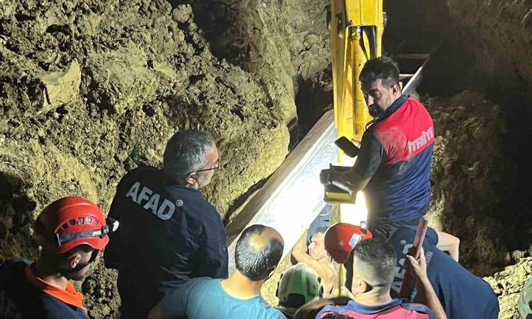 Son Gelişme: Bartın'da göçük altında kalan baba-oğul kurtarıldı