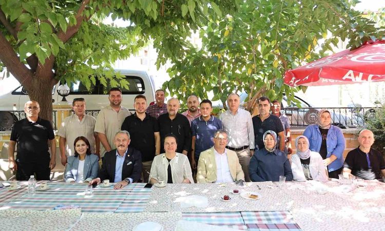 Son Gelişme: Başkan Subaşıoğlu, AK Parti’ye katılan 15 kişiye rozet taktı | İşte Tüm Ayrıntılar